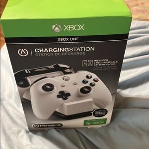 COPY - Charging station for Xbox one controller